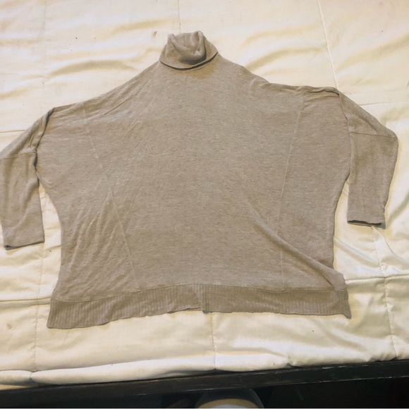 3/40$ ZARA - Beige Tan Turtleneck Sweater - Picture 2 of 5